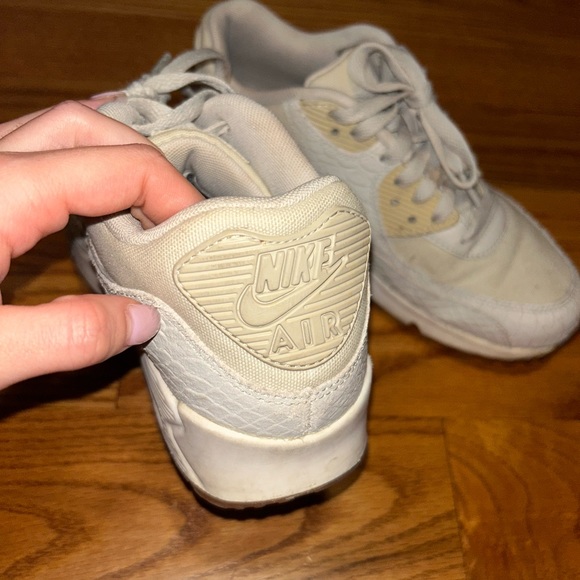 Nike Air Maxs - Picture 2 of 4